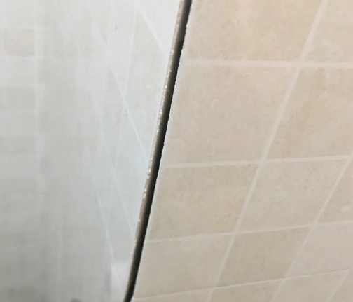 平舆瓷砖空鼓维修公司分享阳台瓷砖脱落的修复过程可以分为以下几个步骤