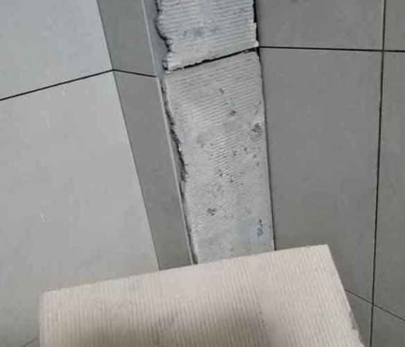 平舆瓷砖空鼓维修公司分享下厨房瓷砖脱落的补救措施。